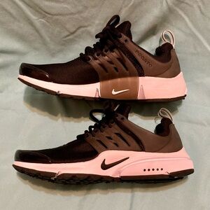 NWOB, Nike Air, Black and White, Mens Size 7, Tennis Shoes